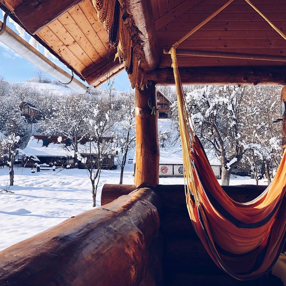 transylvania log cabins pesteana