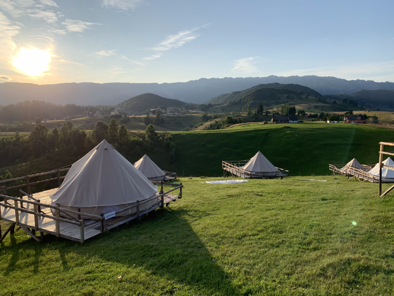 cazare glamping dambovicioara