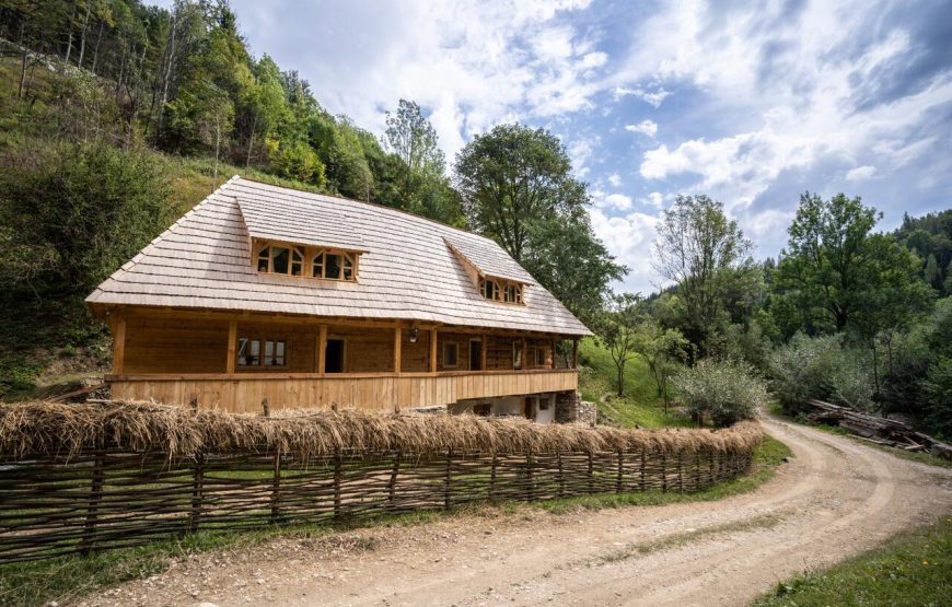 casa bunicilor apuseni