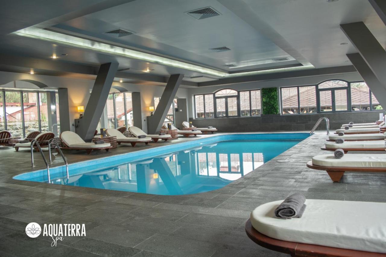 cabana cu piscina