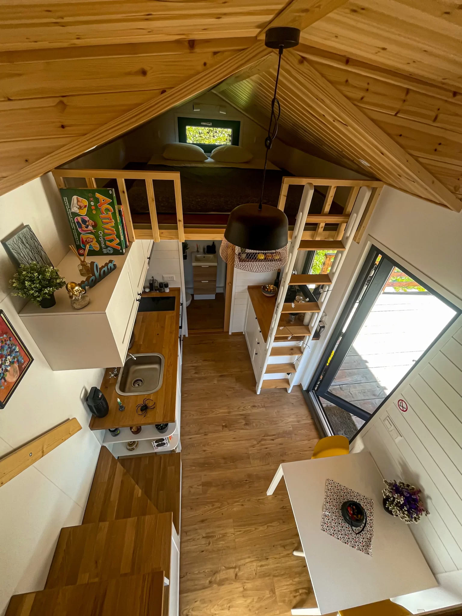 cazare intr-un tiny house