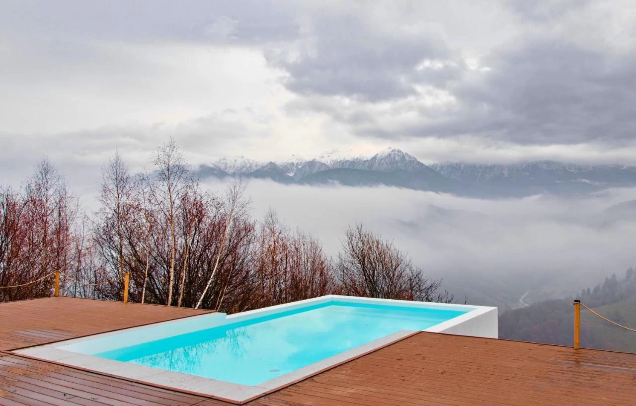 cazare cu infinity pool brasov