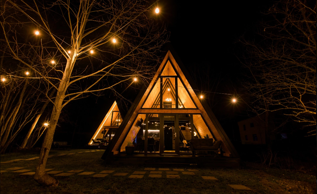 10 cabane A-frame în România