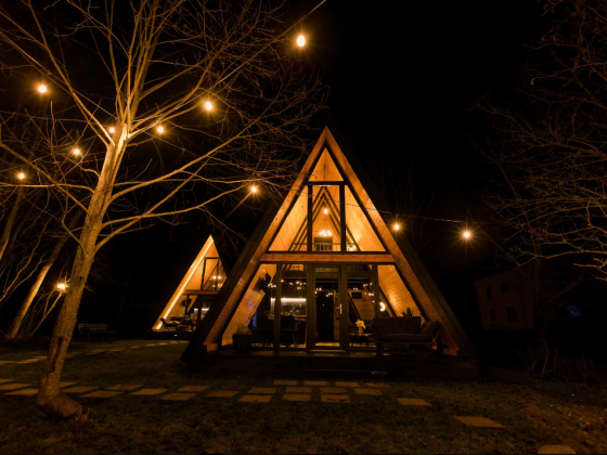 10 cabane A-frame în România