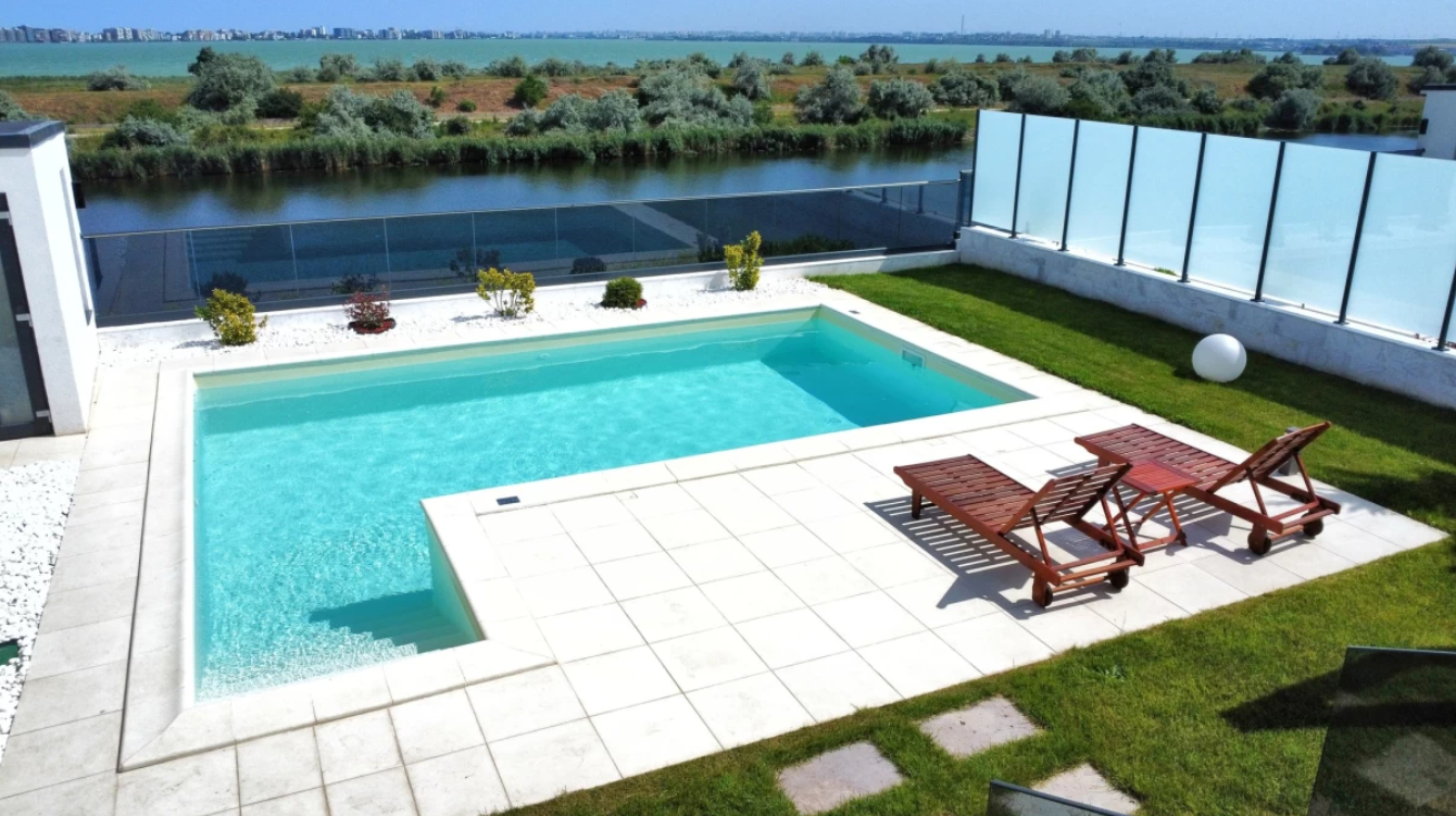 cazari cu piscina, jacuzzi, spa la mare pentru cupluri