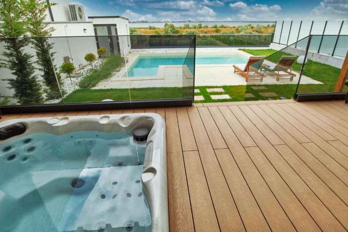 cazari inedite la mare