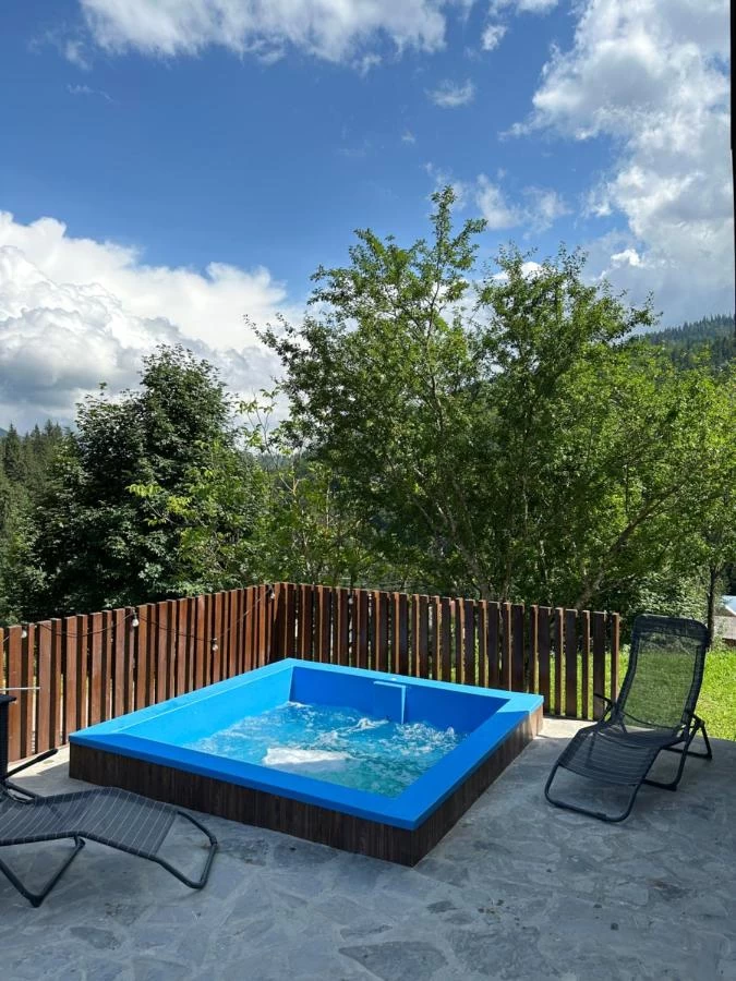 cabana cu jacuzzi suceava