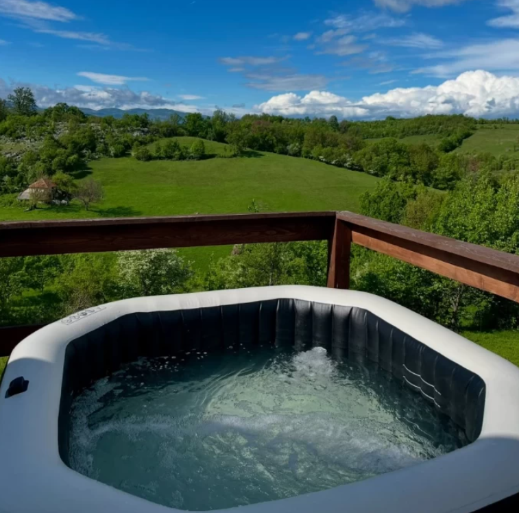cazari cu jacuzzi in banatul montan